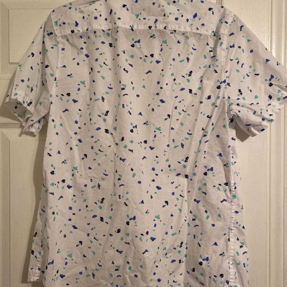 Button down - Picture 3 of 3